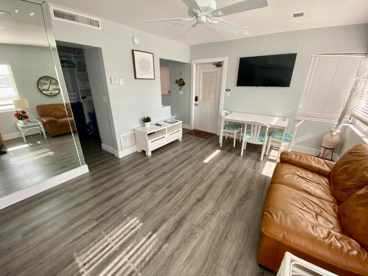 Studio Intracoastal Views! 5 Min Walk To The Beach Villa ปอมปาโนบีช ภายนอก รูปภาพ