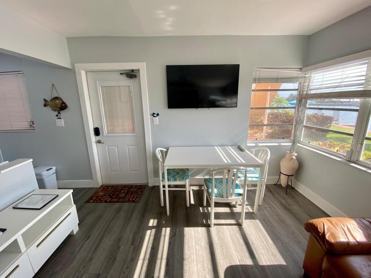 Studio Intracoastal Views! 5 Min Walk To The Beach Villa ปอมปาโนบีช ภายนอก รูปภาพ